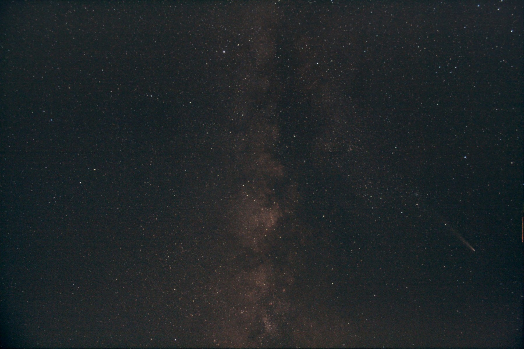 Comet-and-Milky-Way-Stacked-scaled